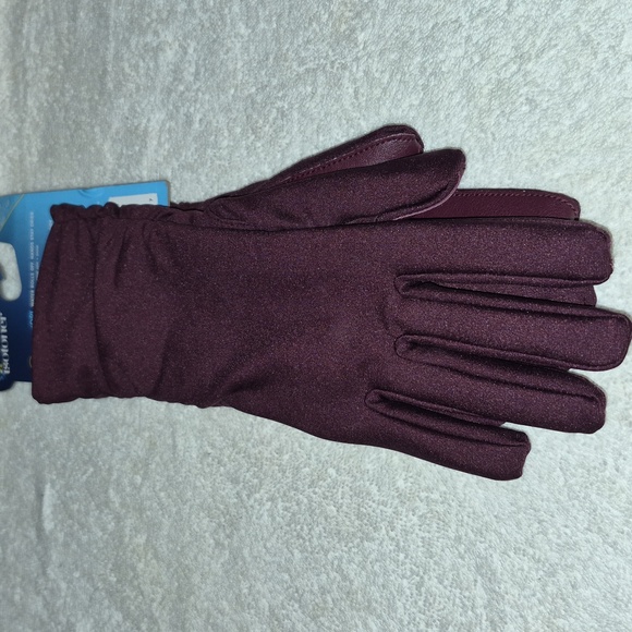 Isotoner Plum Women's Lined Spandex Touchscreen Gloves - Picture 6 of 6